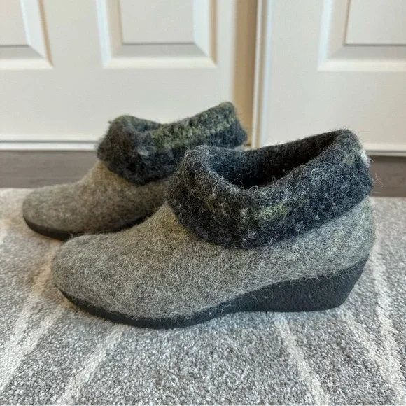Handmade Gray Felted Wool Ankle Booties - Picture 5 of 7
